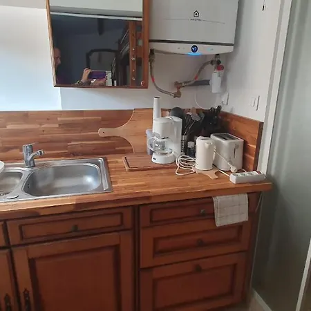 Small Bedroom With Kitchinette Private Garden 100 Metres From Sea 別荘 *