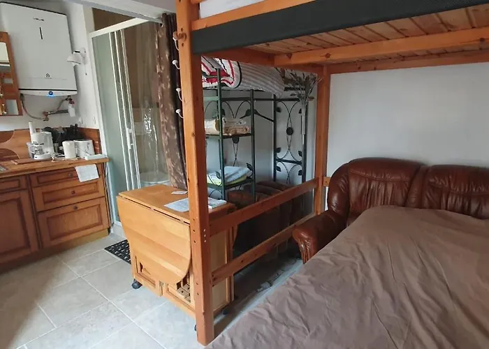 Small Bedroom With Kitchinette Private Garden 100 Metres From Sea Σπίτι διακοπών