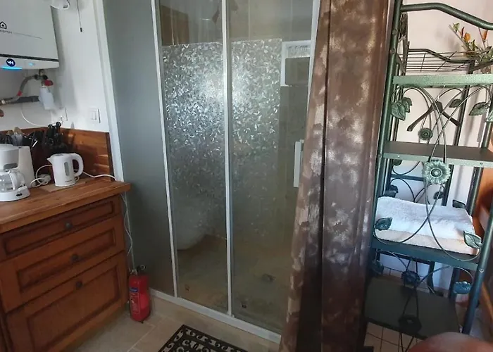Σπίτι διακοπών Small Bedroom With Kitchinette Private Garden 100 Metres From Sea