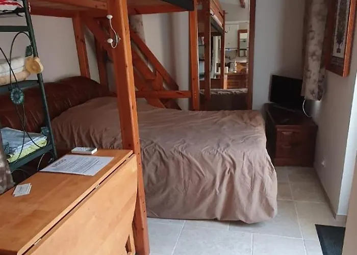 Small Bedroom With Kitchinette Private Garden 100 Metres From Sea
