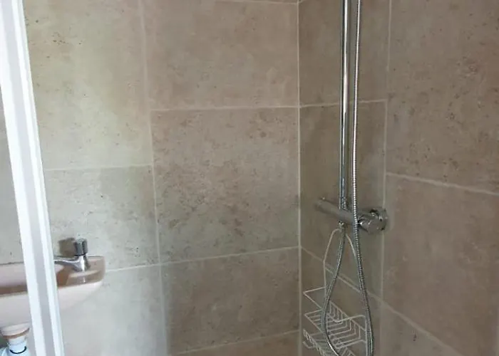 Σπίτι διακοπών Small Bedroom With Kitchinette Private Garden 100 Metres From Sea *